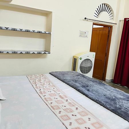 Tiwari G Home Stay Ujjain Bagian luar foto