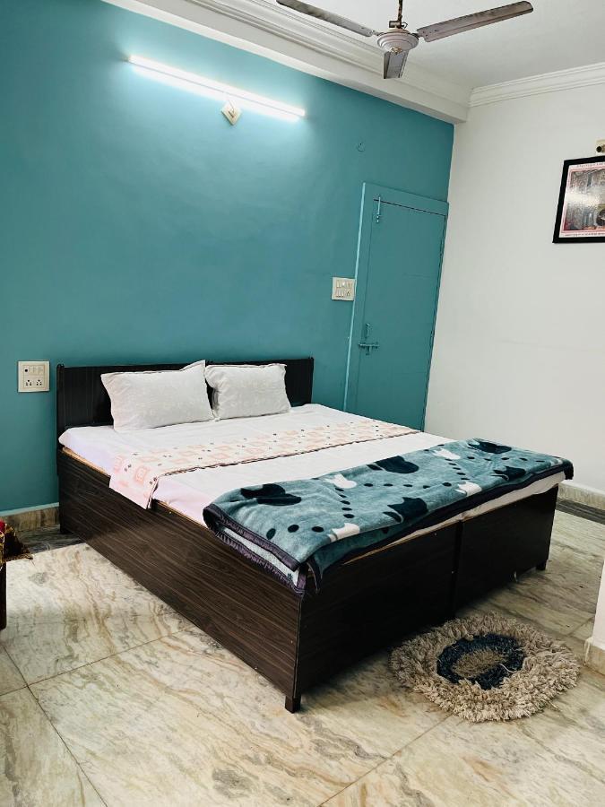 Tiwari G Home Stay Ujjain Bagian luar foto