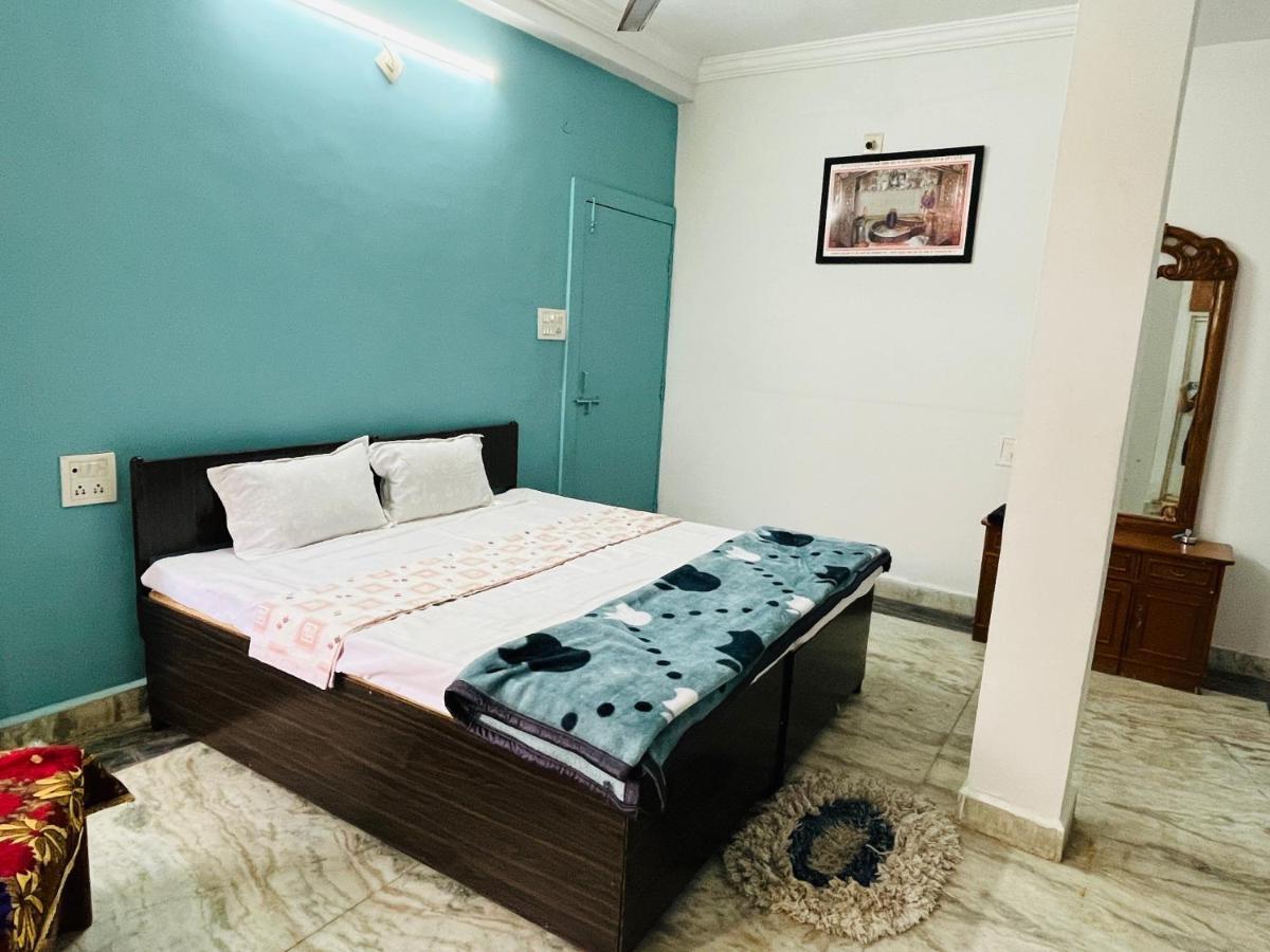 Tiwari G Home Stay Ujjain Bagian luar foto