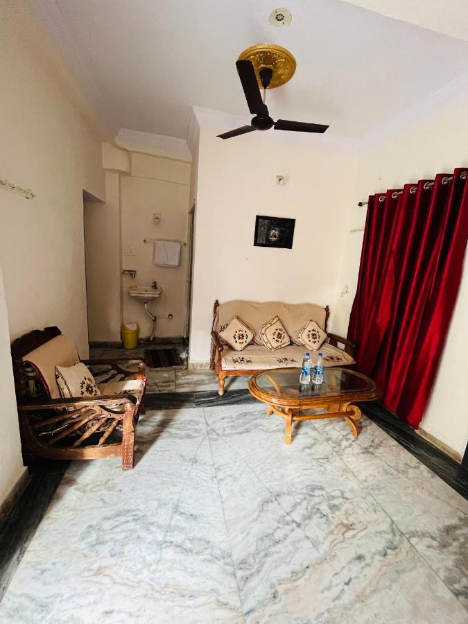 Tiwari G Home Stay Ujjain Bagian luar foto