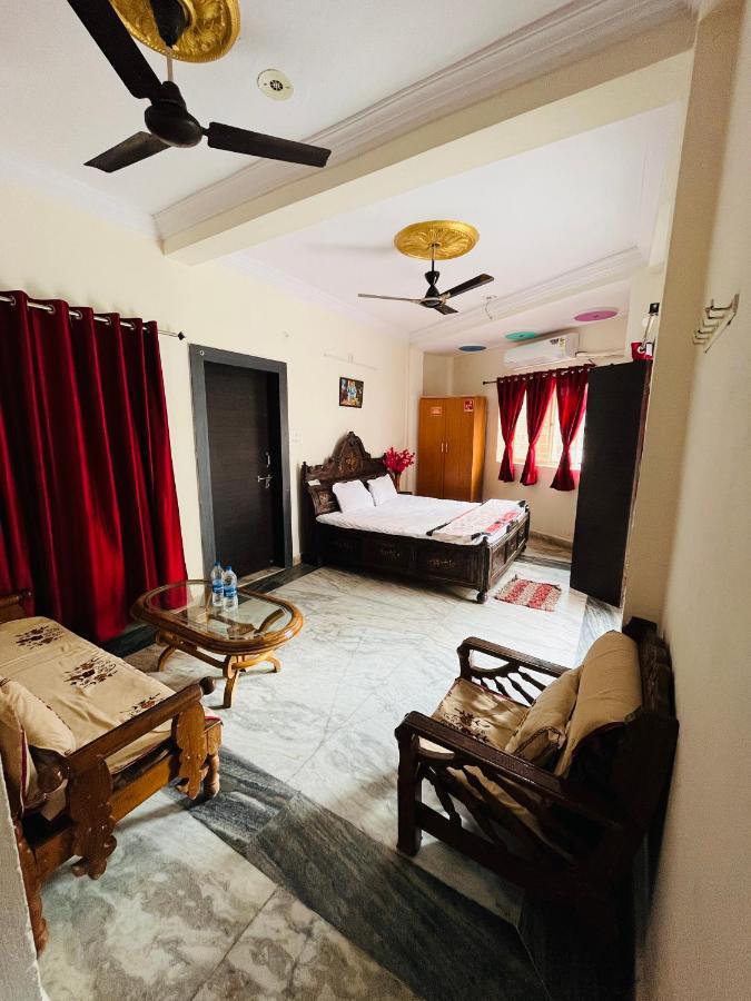 Tiwari G Home Stay Ujjain Bagian luar foto