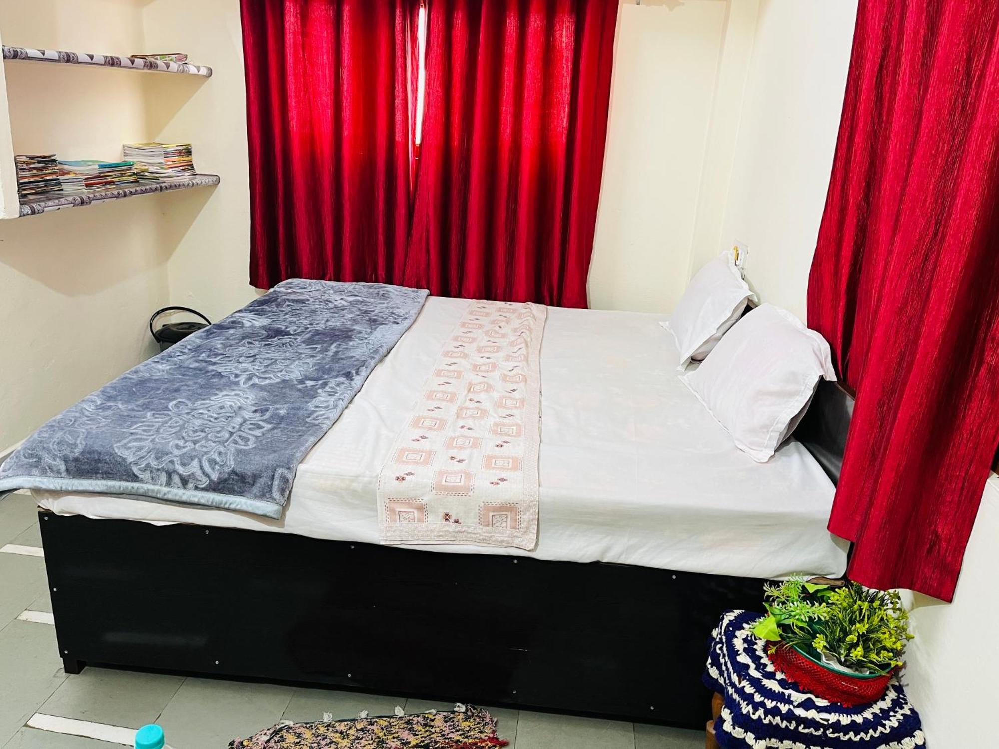 Tiwari G Home Stay Ujjain Bagian luar foto