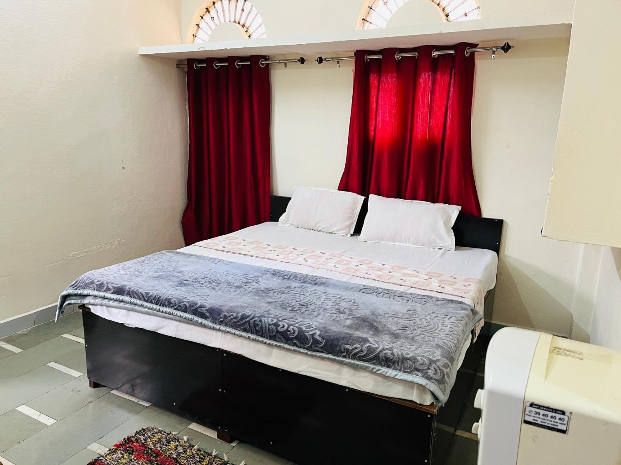 Tiwari G Home Stay Ujjain Bagian luar foto
