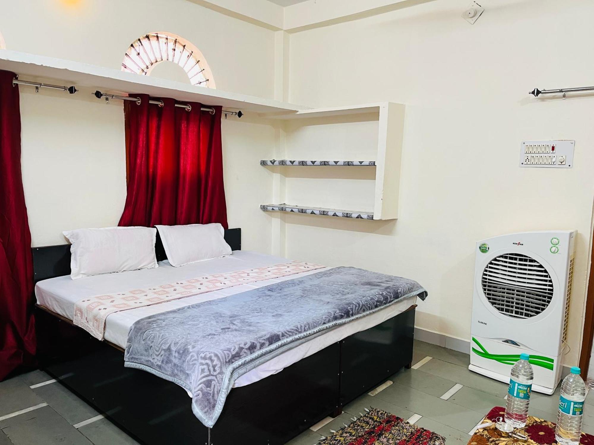 Tiwari G Home Stay Ujjain Bagian luar foto