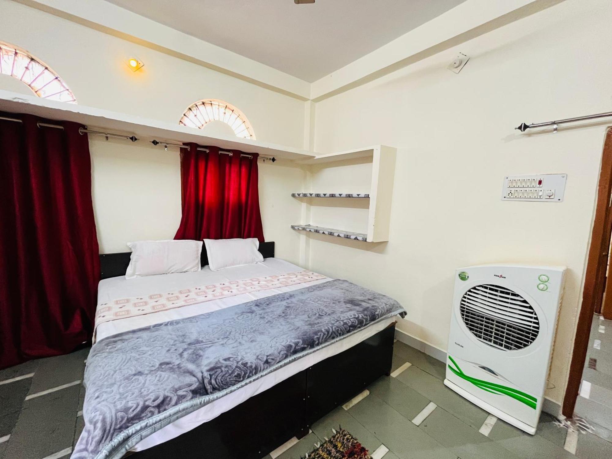 Tiwari G Home Stay Ujjain Bagian luar foto