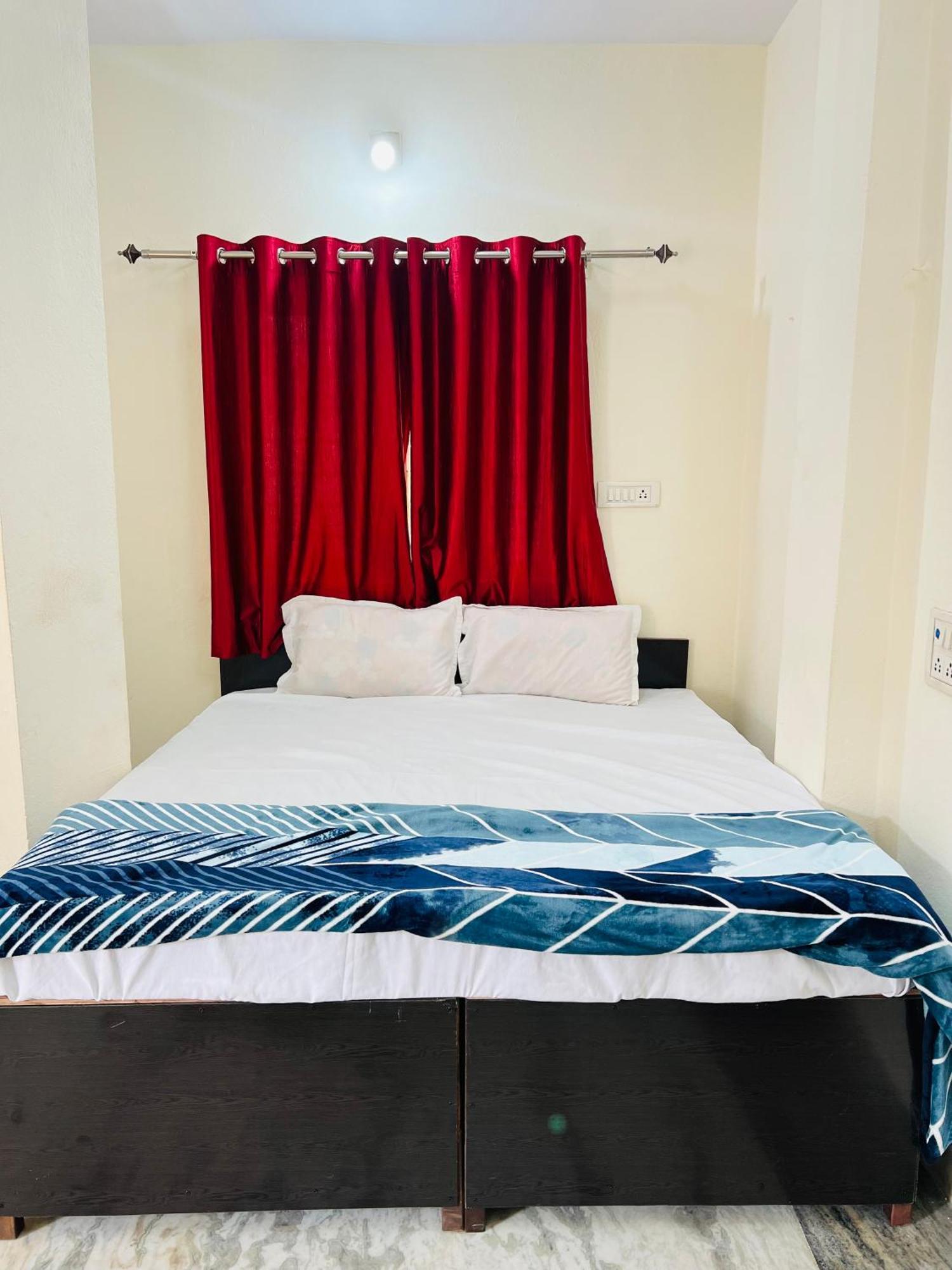 Tiwari G Home Stay Ujjain Bagian luar foto