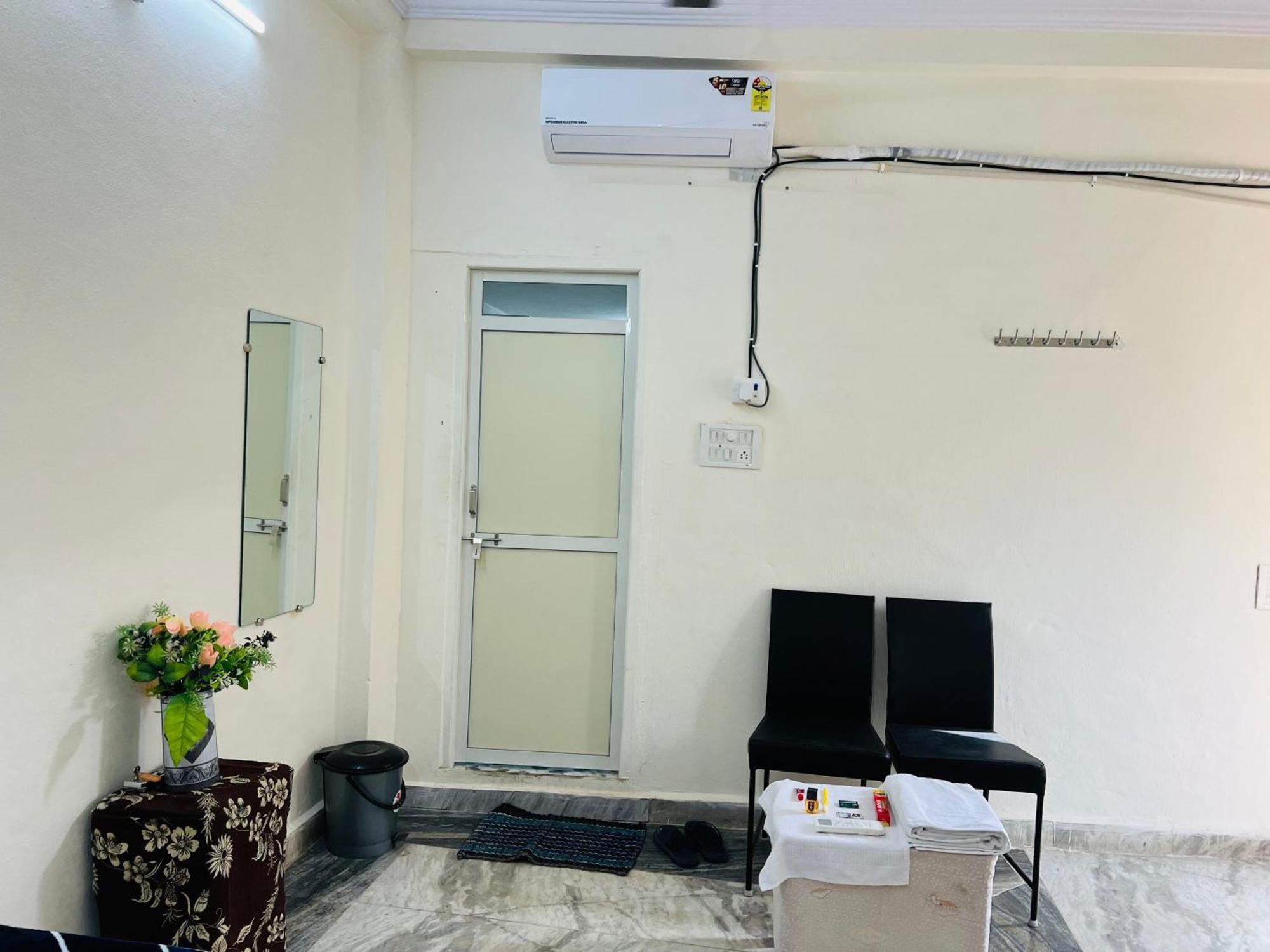Tiwari G Home Stay Ujjain Bagian luar foto