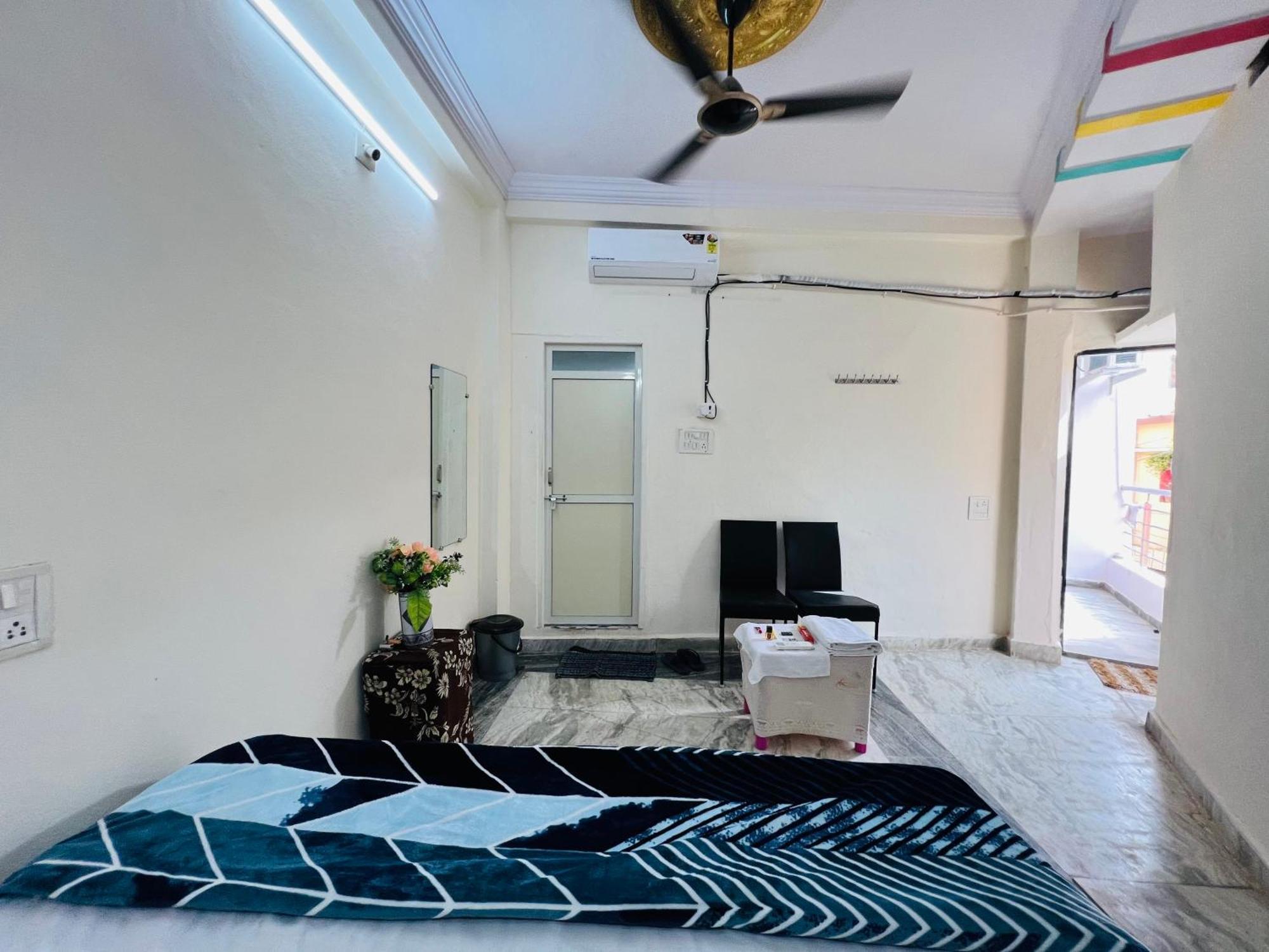 Tiwari G Home Stay Ujjain Bagian luar foto