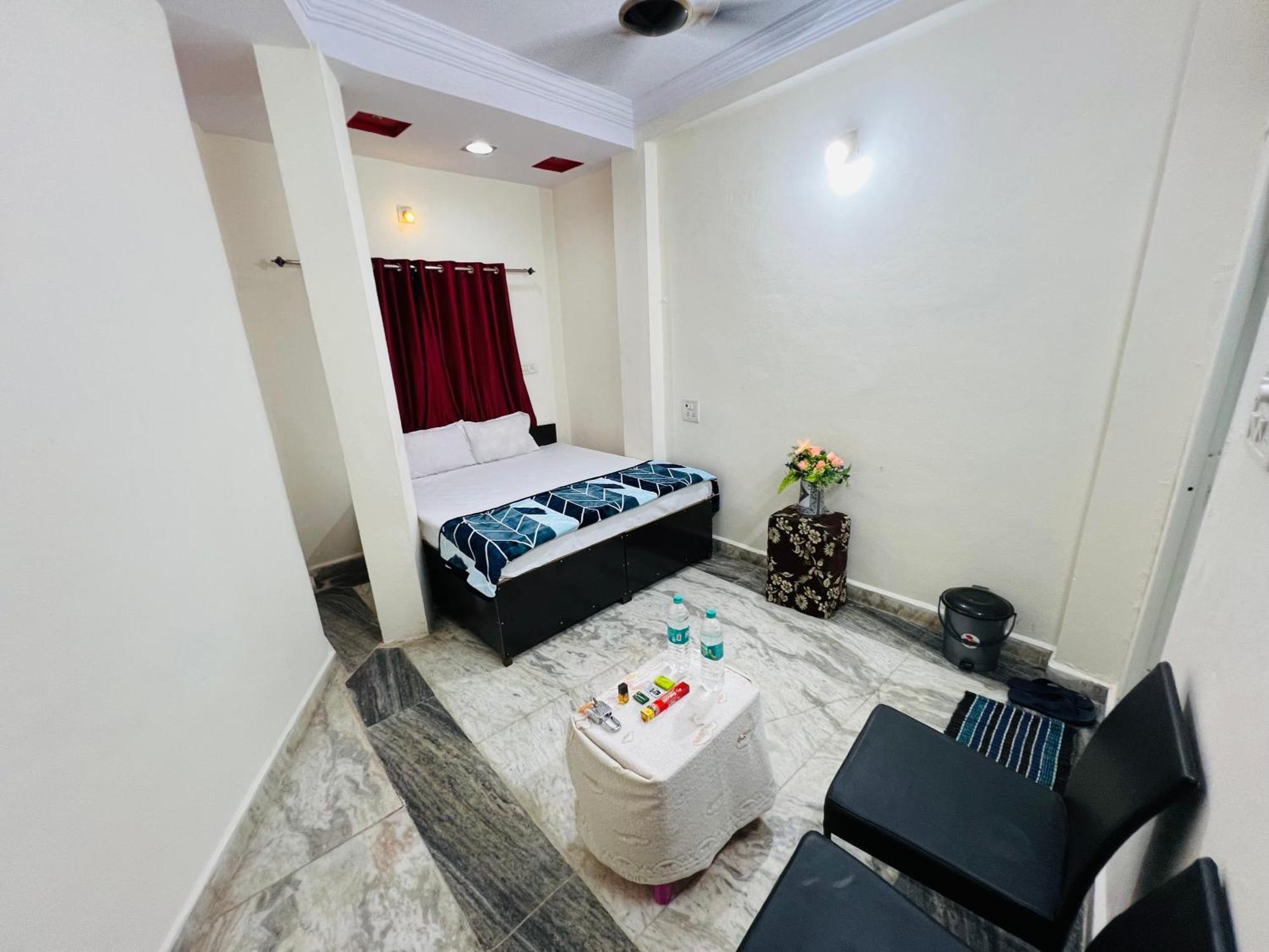 Tiwari G Home Stay Ujjain Bagian luar foto