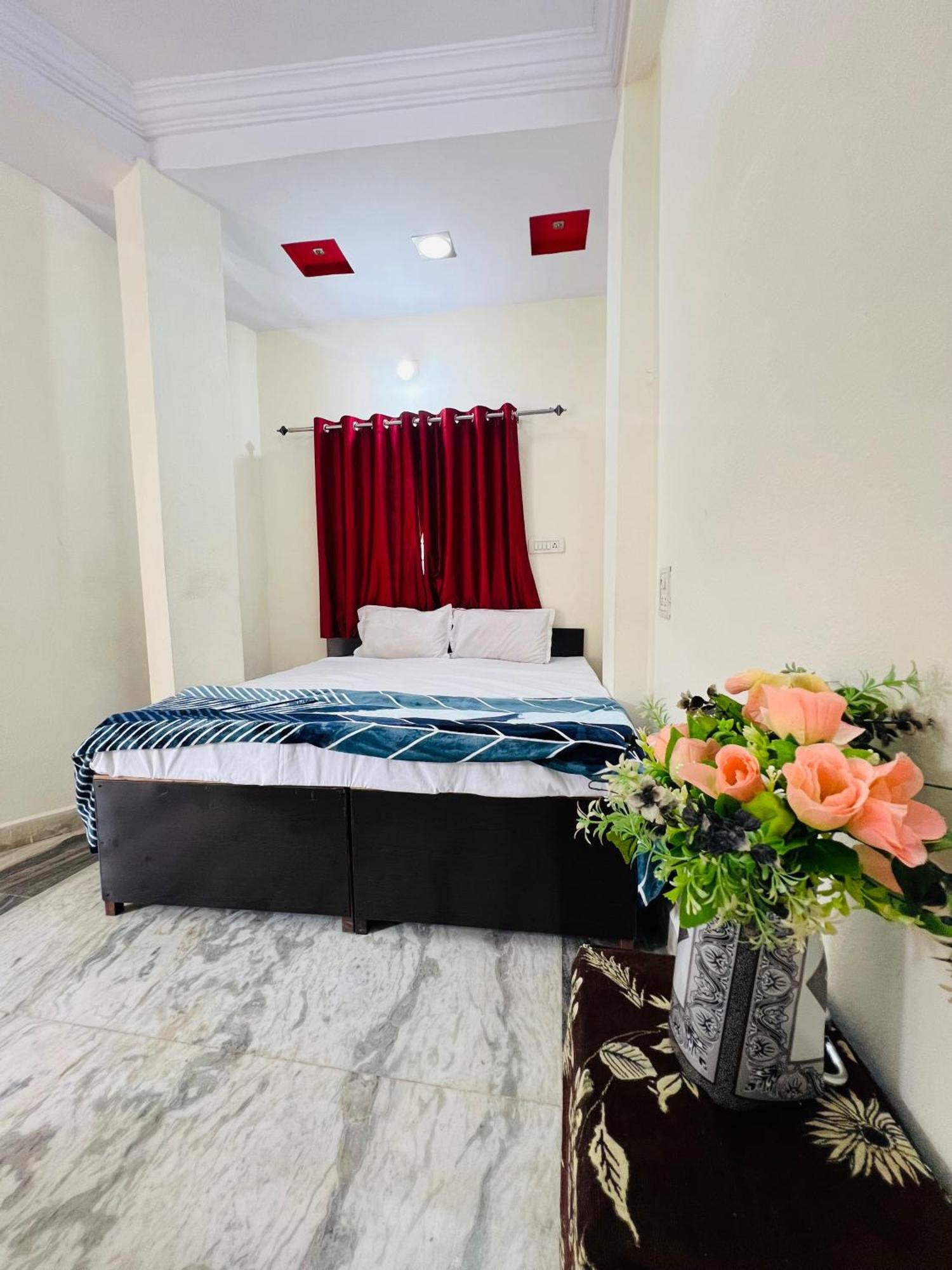 Tiwari G Home Stay Ujjain Bagian luar foto