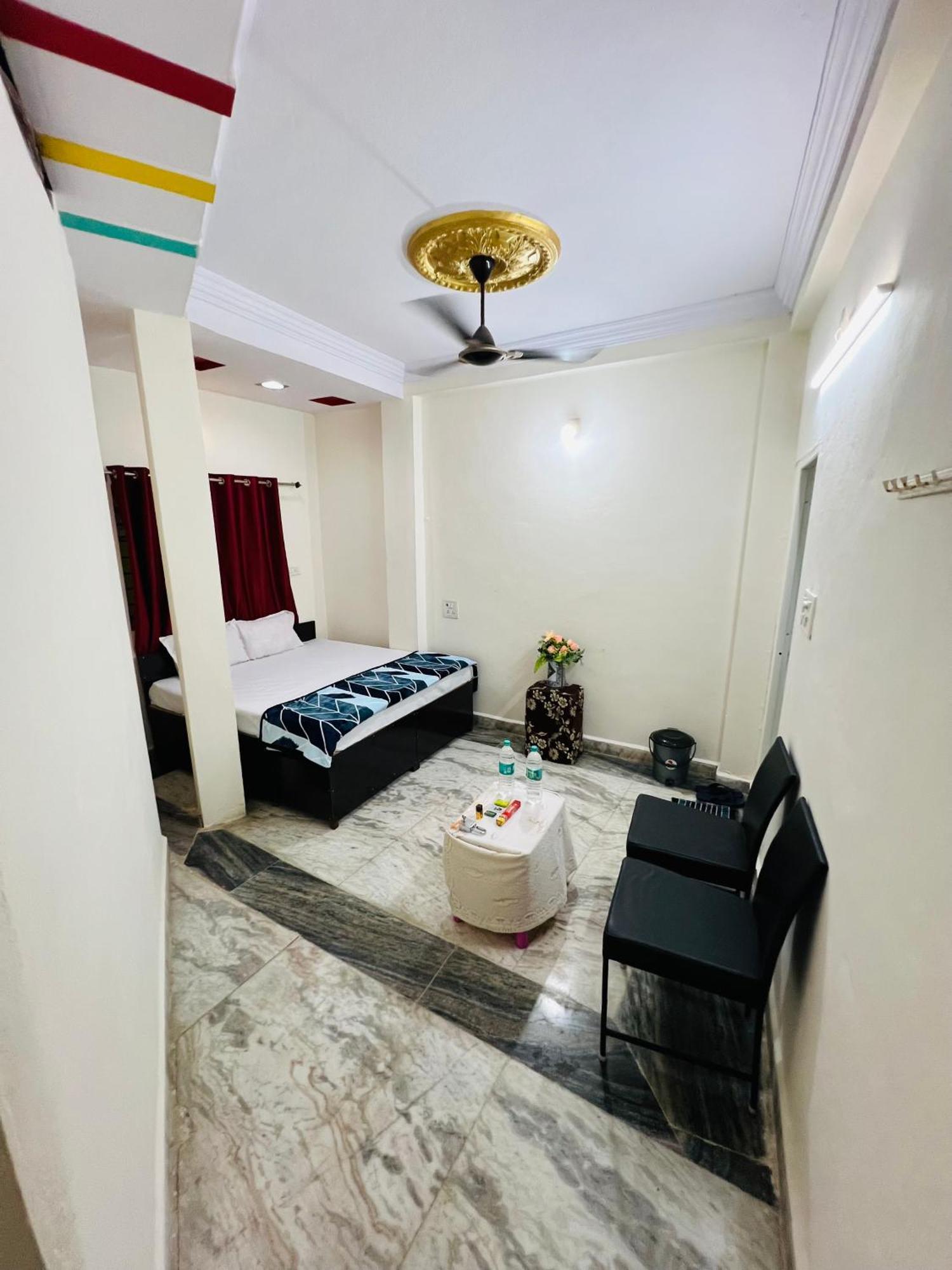 Tiwari G Home Stay Ujjain Bagian luar foto