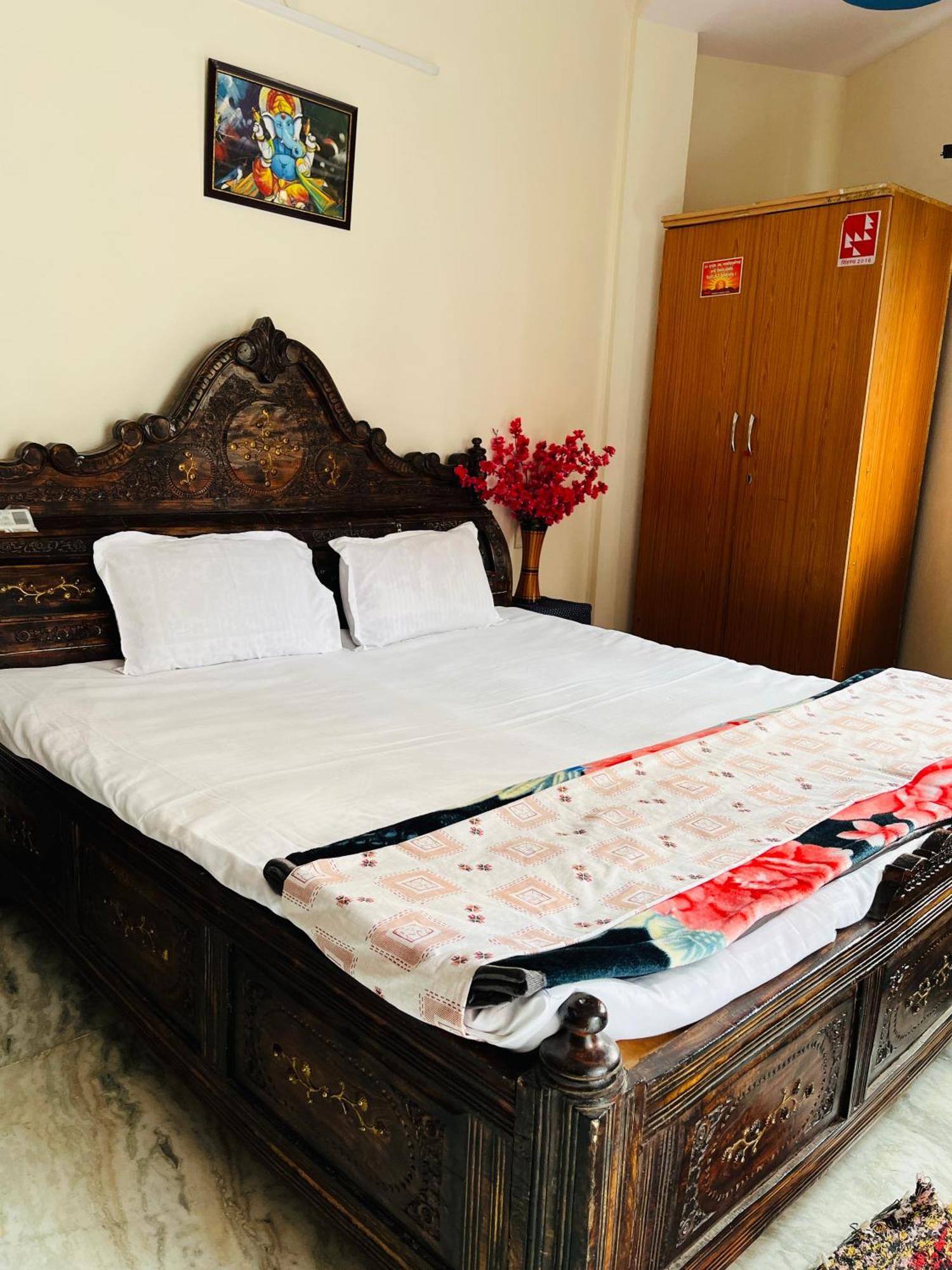 Tiwari G Home Stay Ujjain Bagian luar foto
