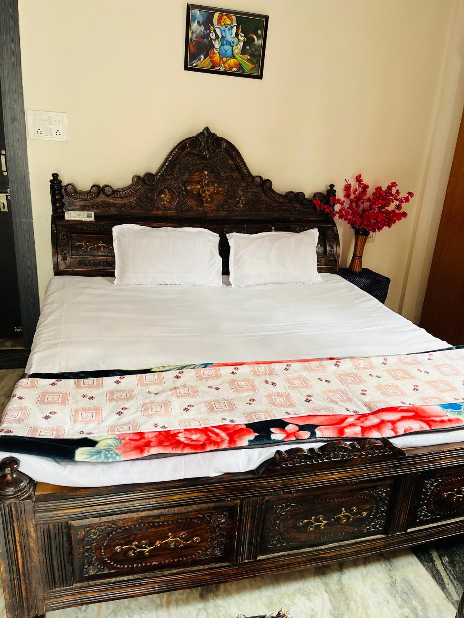 Tiwari G Home Stay Ujjain Bagian luar foto